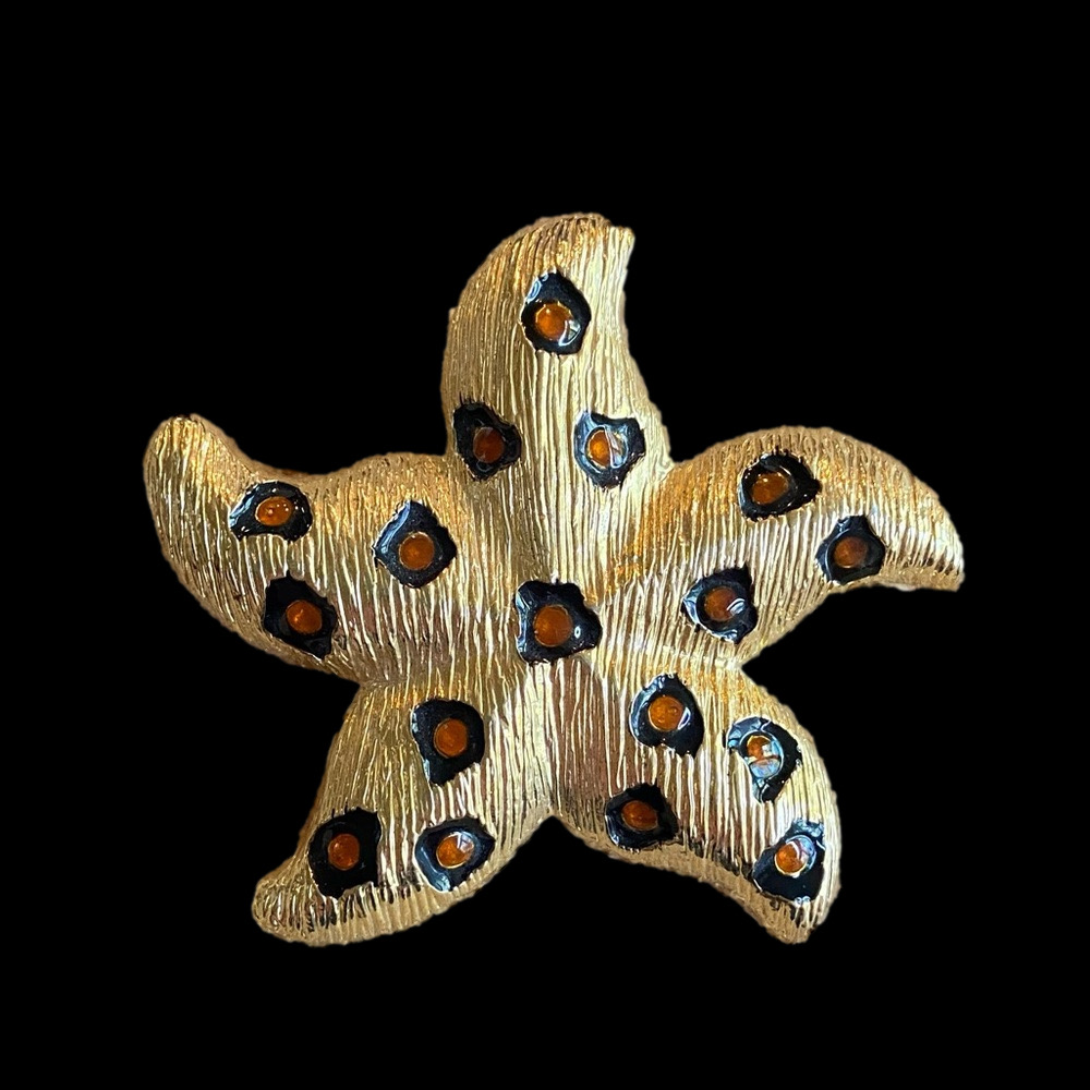 Starfish brooch pin in goldtone metal with black enamel and inset glass VINTAGE